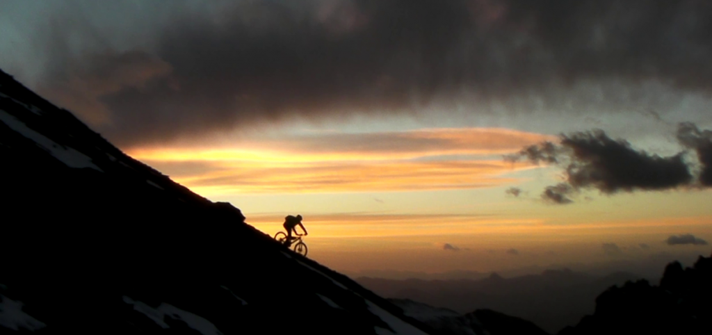 Sunrise ride sous la Pointe d'Aval