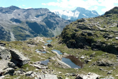 Succession de petis lacs depuis le col de Montseti