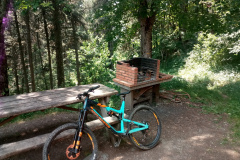 Cabane de l'ONF bien équipée