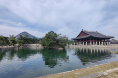 Gyeonghoeru et le massif du Bukhansan